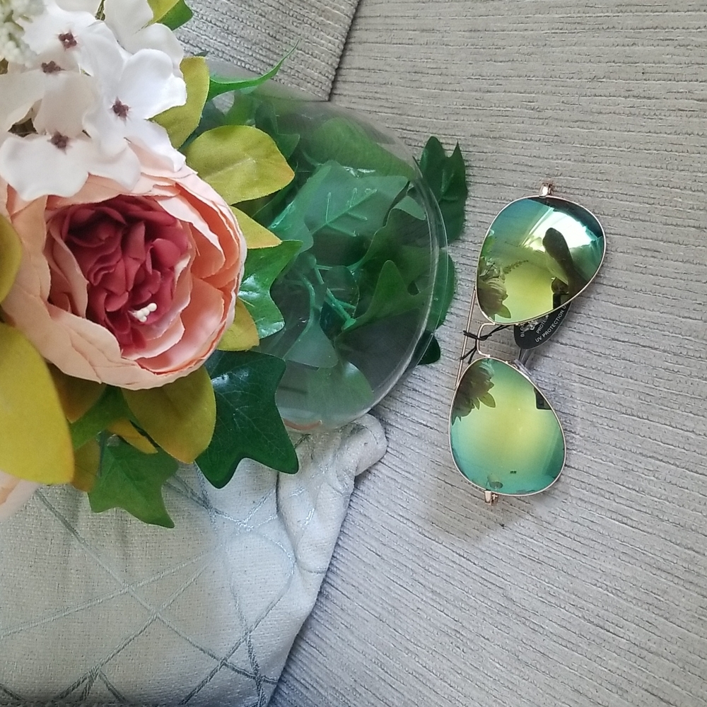 Just arrived unisex black lens Aviators style  frame women or men can wear it